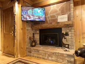 Refined creekside retreat • Walk to ski lift • Steps to dining • Hot tub • On Sundance Resort - Image 2