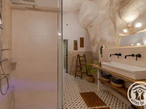 Gîte troglodyte unique avec jacuzzi, billard et jardin, près de Doué La Fontaine et Saumur - Image 5