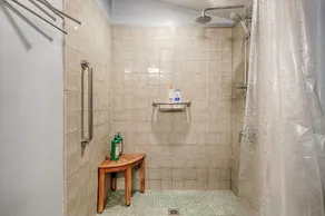 Stort, varmt och bekvämt hus på Creek.  Protokoll från centrum.  Mycket privat - Image 4