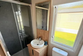3-bed - Sleeps 6 - Parking - Balcony - Image 2