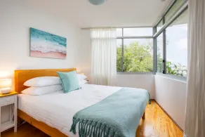 Bronte Beach Coastal Apartment with Ocean View - Image 3