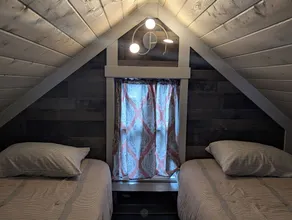  Quaint, two bedroom cabin, On Lake Quinault.\"  - Image 4
