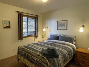 Cozy Canadian cabin overlooking the ocean! 1 min to the beach - Image 2