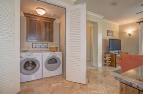 6BR6BA Luxury Villas w Pool, AC, Walk to Beach! - Image 3