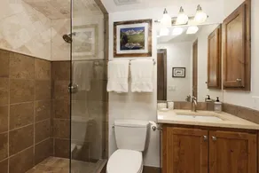 Moderne Downtown Mountainside 3BR Appartement w / piscine, bain à remous, WiFi gratuit, à Aspen pour 9 personnes GREAT Locat - Image 4