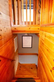 Well-appointed cabin with expansive mountain views, nature and tranquility. - Image 2