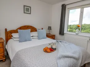 FOXES MEADOW, family friendly, with hot tub in Howey - Image 4