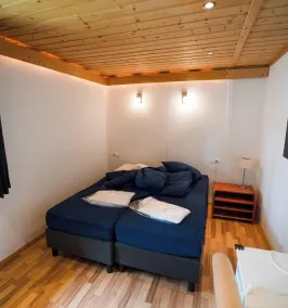 Chalet with an open-plan kitchen and dishwasher - Image 4