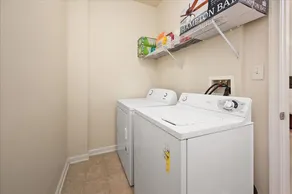 Spacious Townhouse in the GlenRiddle Community - Image 2