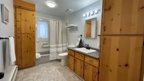 Bay View Retreat, quiet and private getaway, easy access to trails - Image 3