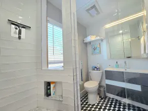 Stonington Borough  2 bed, 2 bath, Sleeps 6, close to beach, Fire place, pets - Image 3