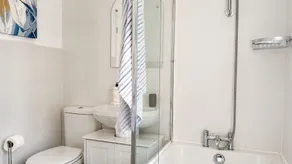 Ty Hapus is a modern, spacious townhouse featuring a King bed, fully equipped kitchen, and a private fenced backyard with a fire pit. Located in a highly walkable neighborhood near historic sites, vibrant dining, and beautiful beaches, room for six - Image 5