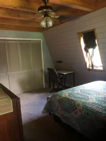 Rustic and charming apartment above detached log garage. 10 mins from<br>A.S.V. - Image 5