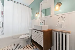 Comfortable home with an artful flair close to PNC, museums and restaurants.. - Image 3