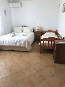 Smuk villa beliggende i bakkerne med en fantastisk udsigt - Image 3