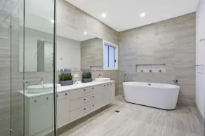 Relaxed living in luxury surrounds. - Image 5