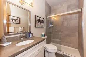 Gorgeous updated mountain home just minutes from the slopes, private hot tub, pool table! - Image 5