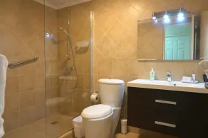 Luxury Family Home with Amenities - Image 2