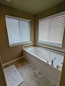Spacious 3-bedroom home with outdoor space - Image 5