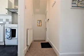 Sandor Upper Apartment, town centre, good value, sleeps 4 - Image 3