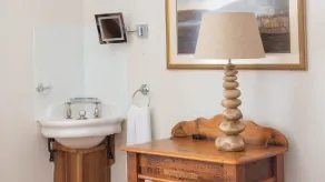Stylish Harbourside Apartment in Polruan, Cornwall - Image 2