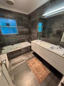 Executive spacious  big house near shops/buses/train - Image 3
