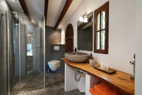 Stylish mansion in an enchanting garden in Biniaraix for 10 people - Image 4