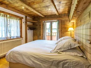 \"Charming 5 BR Apt, Fireplace, Village Center, Sleeps 10, WiFi\" - Image 3
