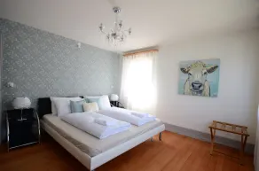 Apartamento 1 no lago.  Vistas deslumbrantes e localização pacífica.  Muito popular - Image 3