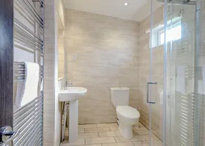 2 bedroom accommodation in Wootton Bridge, Nr Cowes - Image 4