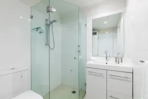 Studio in Elizabeth Bay with Pool & City Views - Image 4