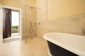 Shepherd's House -   a fabulous four-bedroom farmhouse and courtyard conversion - Image 2
