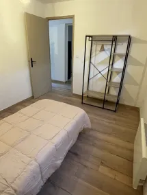Belle Maison Rénovée Avec Jardin, à 500m du Centre Village - Image 3