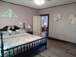 House sleeps 6. Just 5 minutes Patoka Lake boat ramp. Anglers Welcome! - Image 4