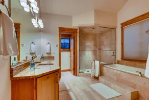 Aspen Grove Chalet: Privat boblebad, gasgrill, bordfodboldbord - Image 3
