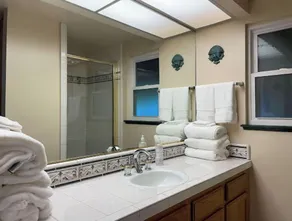 Malibu Canyon, Calabasas 1+1 Luxury Guest Suite - Image 2