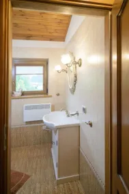 Lake House - Image 4