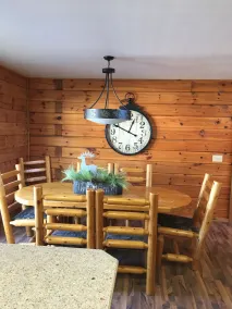 North Woods spacious cabin - Image 3