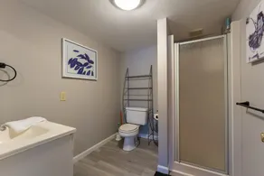 The Hideaway, lake views & access sleeps 8 Now featuring AC Wi-FI and TV - Image 2