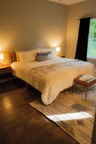 Modern 2 BD cabin with hot tub & Games & Central Loc - Image 5