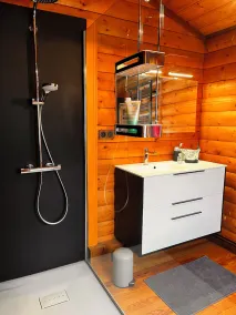 Cosy chalet close to the slopes with lake view - Image 2