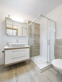 Modern apartment for 2–4 people with a view of the garden and access to the pool - Image 4