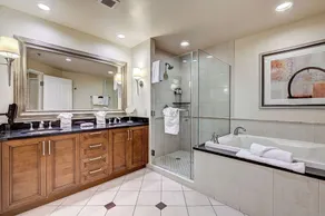 Amalz Deluxe Suites at Mgm Signature ! - Image 4