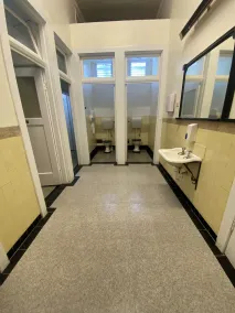 Royal Hotel - Image 3