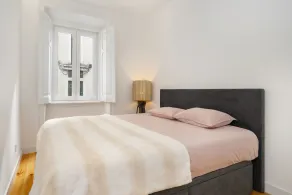 WHome Chic 1-bed w/ Patio perfect to explore Lisbon - Image 5