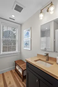 Renovated Apartment in Marblehead Historic District - Image 2