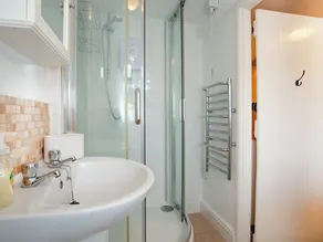 2 bedroom accommodation in Ottery St Mary - Image 4
