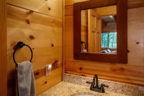 Birch Cove Cabin: det perfekte sted til en rolig, afsondret flugt ved søen. - Image 3