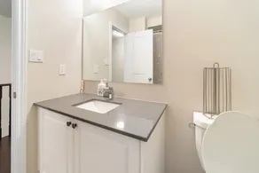 Beautiful New Townhouse in Quiet Neighbourhood - Image 5