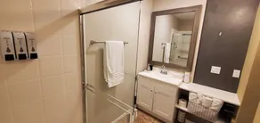 Modern Studio / 2 min from Phoenix Raceway & 12 min from State Farm Stadium!** - Image 4